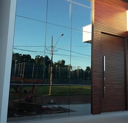 Vidros Fixos Porta de alumínio com vidro Araçoiaba Esquadrias de alumínio Sorocaba Vidros Fixos Janelas em Alumínio e Vidros Araçariguama Box Banheiro em Alumínio Itu